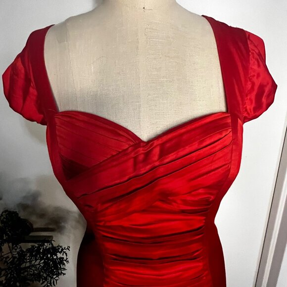 GUESS Cherry Red Ruched, Sweetheart Neck, Satin Bodycon Mini Dress Size 8 - Picture 2 of 8